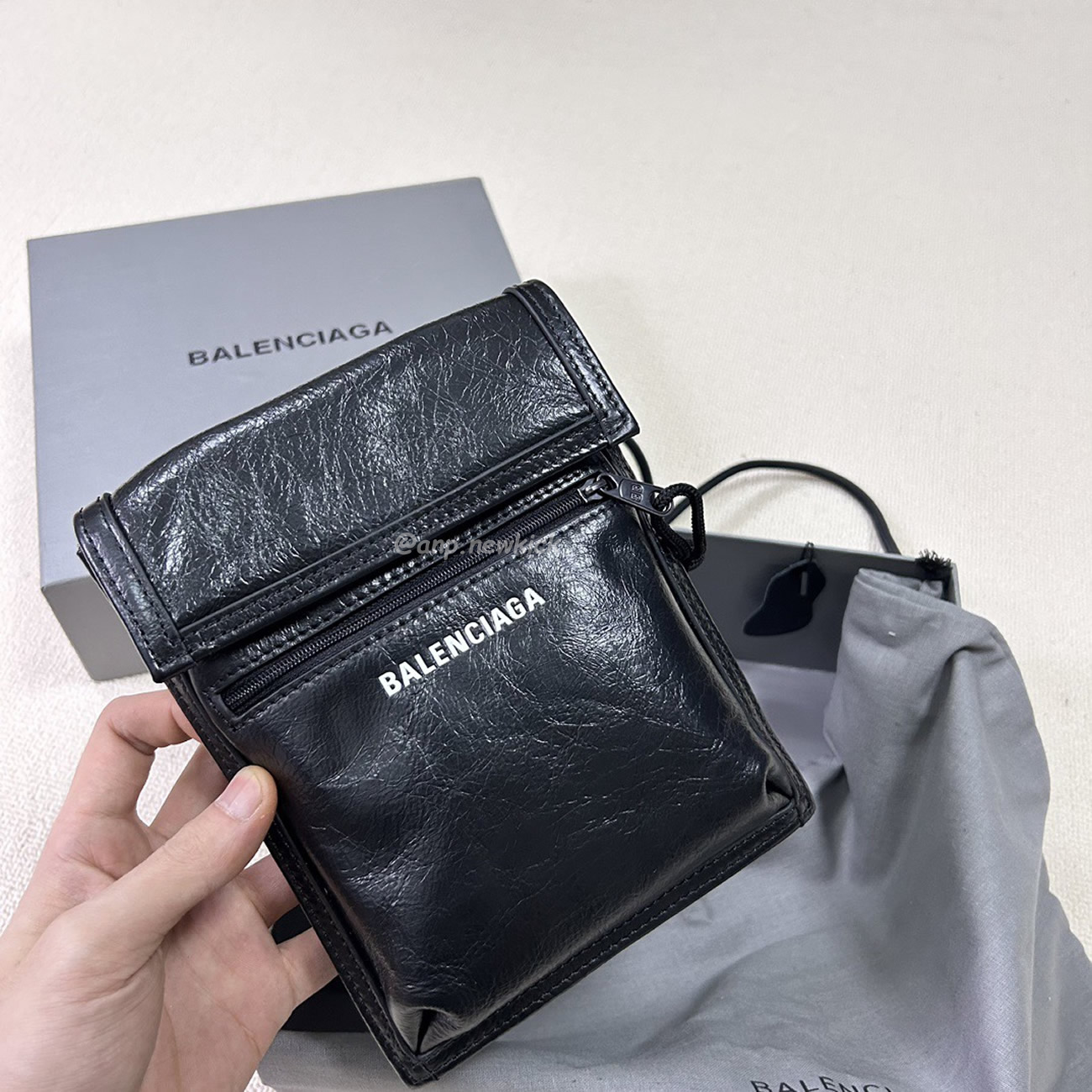 Balenciaga Explorer Arena Cracked Leather Messenger Bag Black (13) - www.newkick.vip